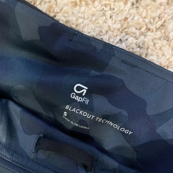 GAP Blue Camo Leggings in 7/8 Length - Picture 6 of 8